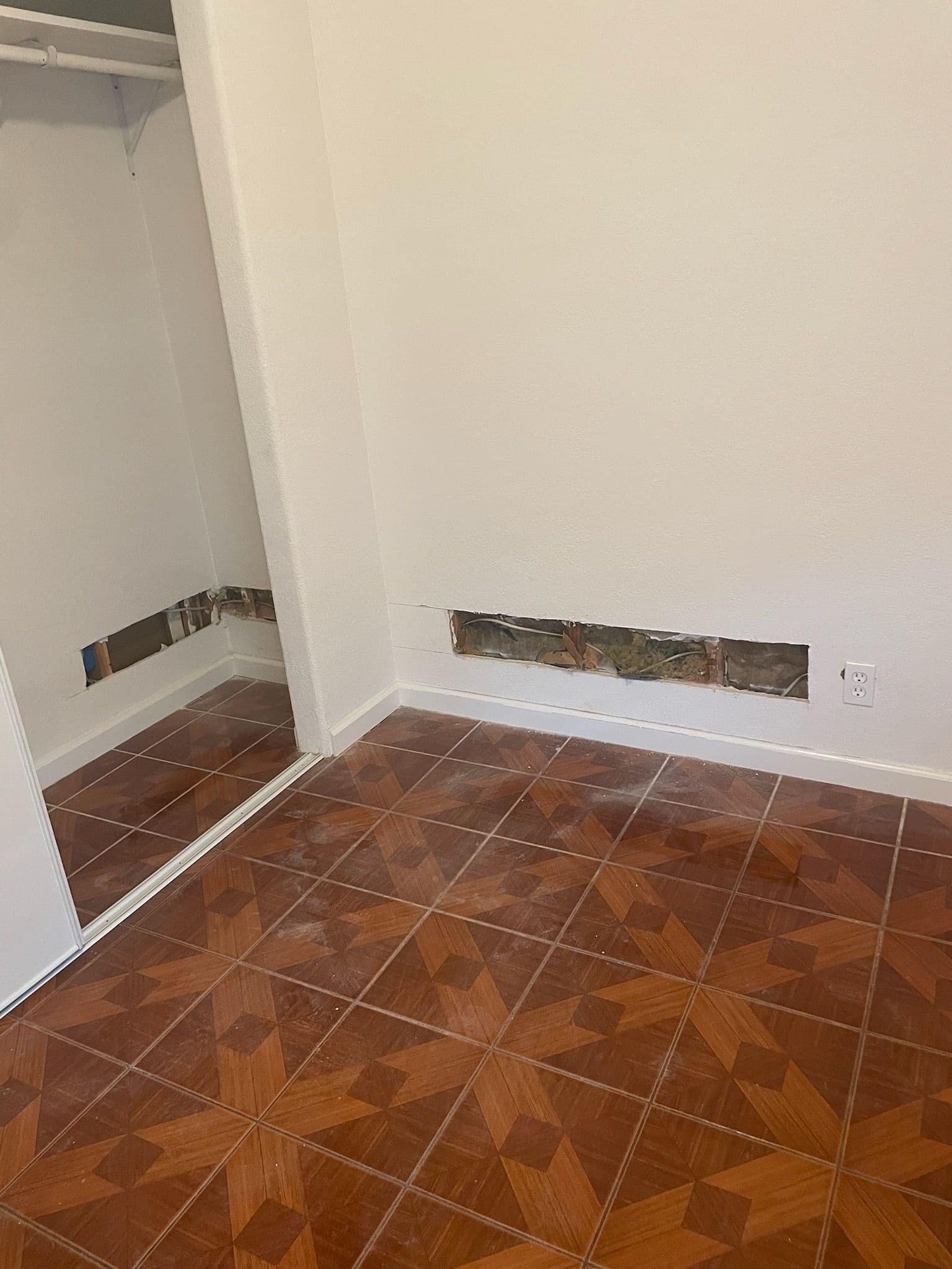 Expert Electrical Outlet Installation for Your Home image